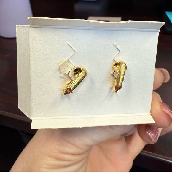 Avon “Sequin Sparkle” Red Sequin and Pearl clip Earrings NIB 1991 vintage - Picture 4 of 4